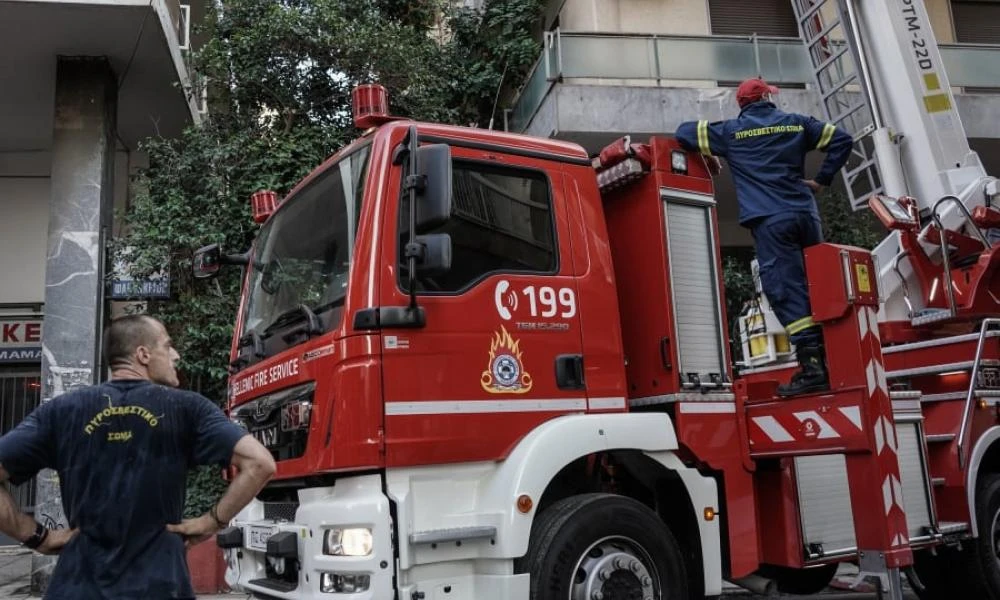 Μεγάλη φωτιά σε ισόγειο διαμέρισμα στη Θεσσαλονίκη - Στο νοσοκομείο με εγκαύματα μητέρα